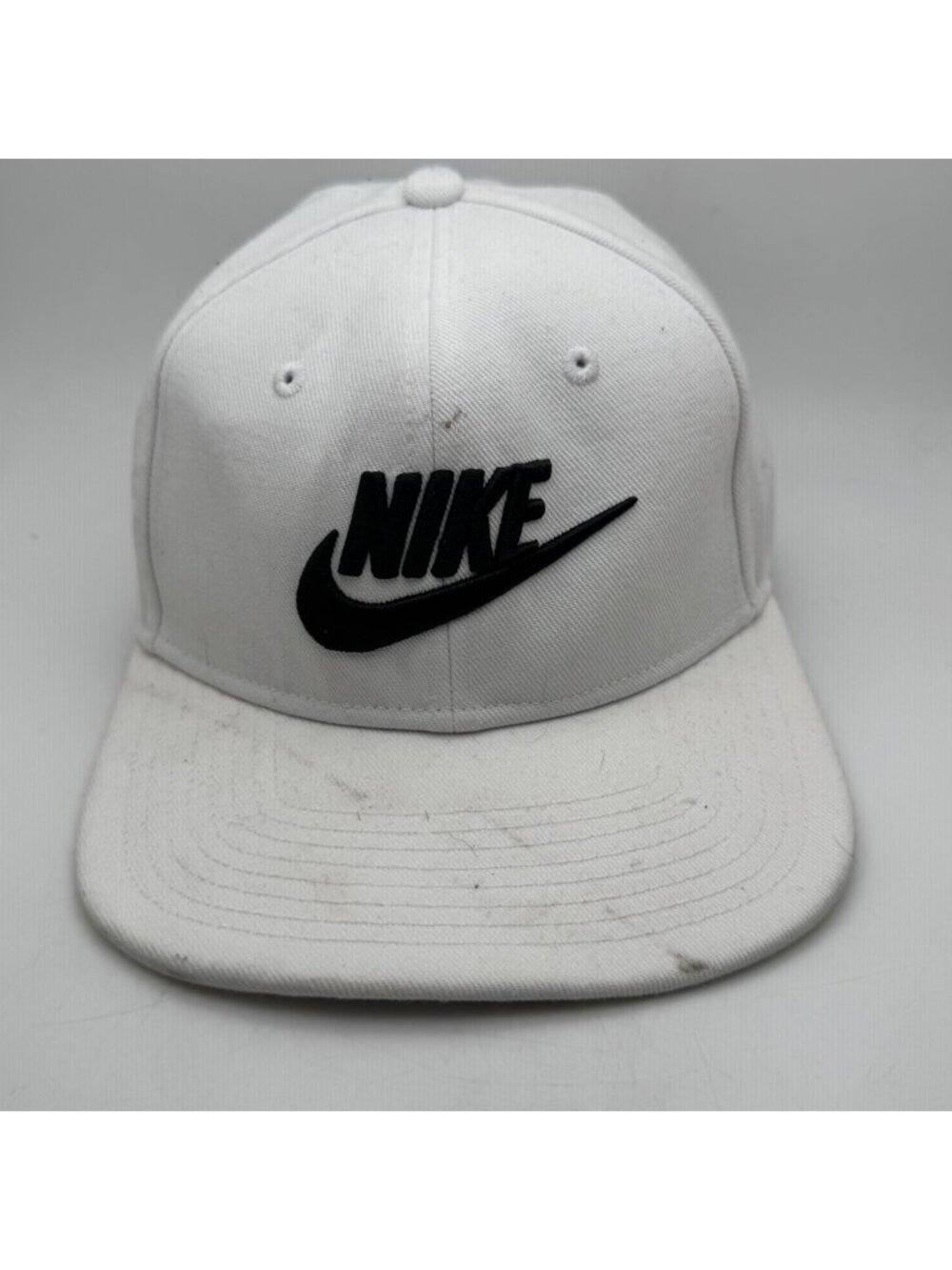 Nike Pro Snapback Hat Cap White Black Embroidered Logo Flat Brim S/M Dri-Fit